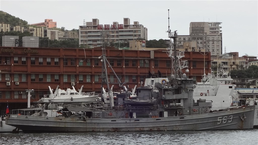 海軍現有「大湖級」、「大同級」救難艦船齡已近80年,裝備老舊、無法執行萬噸級船舶拖帶任務。圖為大同級大台軍艦。(圖取自維基共享資源;作者Solomon203,CC BY-SA 3.0)