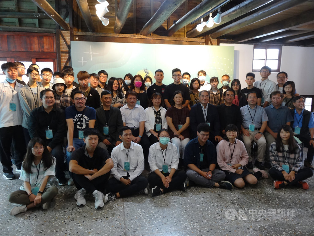 國產材在國內市占率僅1%,林務局推動產業鏈發展,18日在台北市剝皮寮歷史街區舉辦「第三屆國產木竹材設計成果展暨頒獎典禮」,盼人才注入活化產業。中央社記者楊淑閔攝 109年10月18日