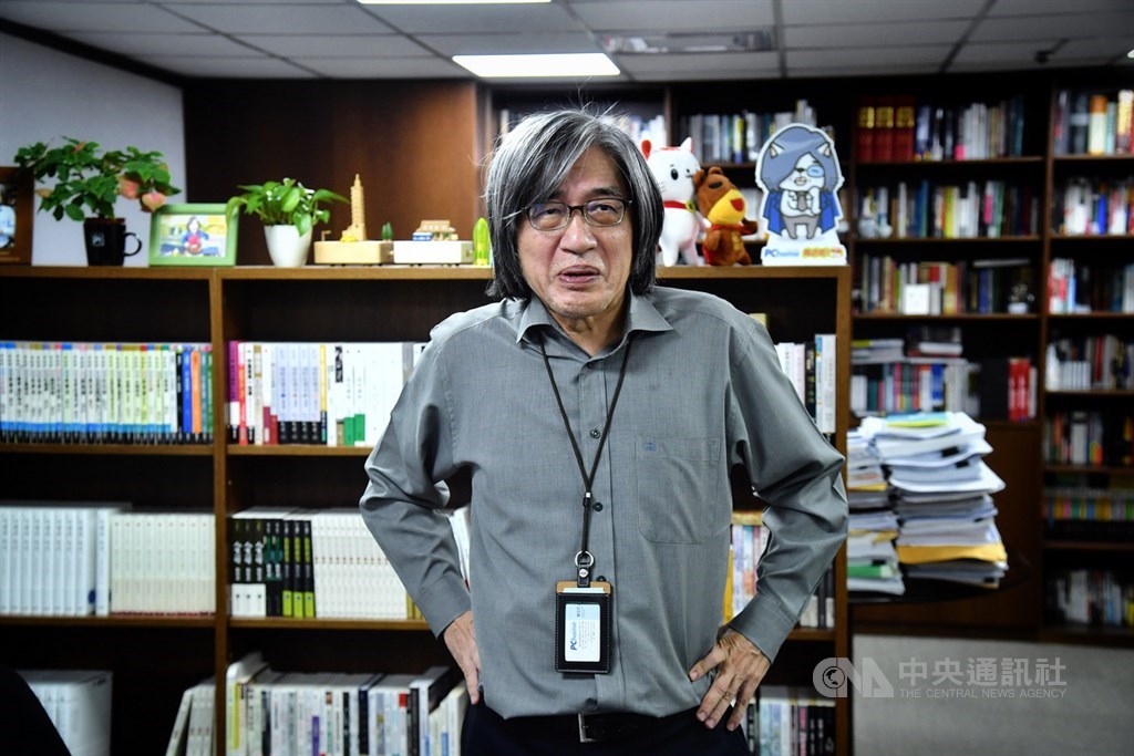 擁有近百年歷史的中央書局歷經熄燈與修復,18日正式重新開幕,上善人文基金會董事長詹宏志表示,中央書局是他對台中這座城市,最重要的青春記憶之一。中央社記者王飛華攝 109年10月18日