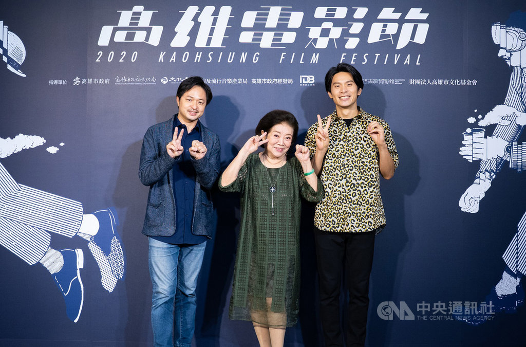 國片「親愛的房客」在高雄電影節播映,導演鄭有傑(左起)與演員陳淑芳、姚淳耀出席分享拍攝花絮。(高雄電影節提供)中央社記者王心妤傳真 109年10月18日