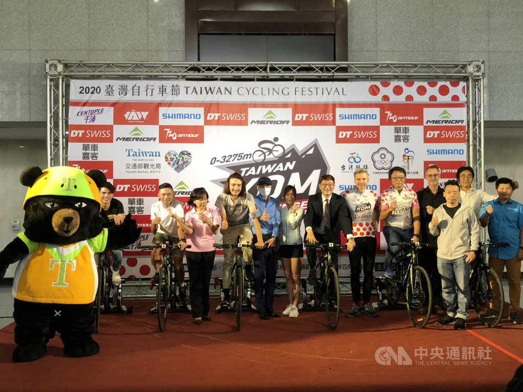 交通部觀光局20日舉行記者會宣布,「台灣KOM自行車登山王挑戰」賽事將於23日上午6時開始,今年受武漢肺炎疫情影響,獎金銳減,報名人數也只有往年的6成左右。(觀光局提供)中央社記者余曉涵傳真 109年10月20日