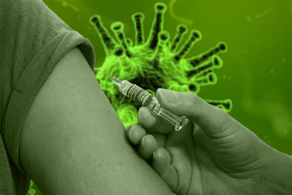 全球無不渴望疫苗解救新型冠狀病毒疫情,但世界衛生組織的首席科學家直言,年輕與健康族群可能要多等一年到2022年,才有機會輪得到接種。(圖取自Pixabay圖庫)