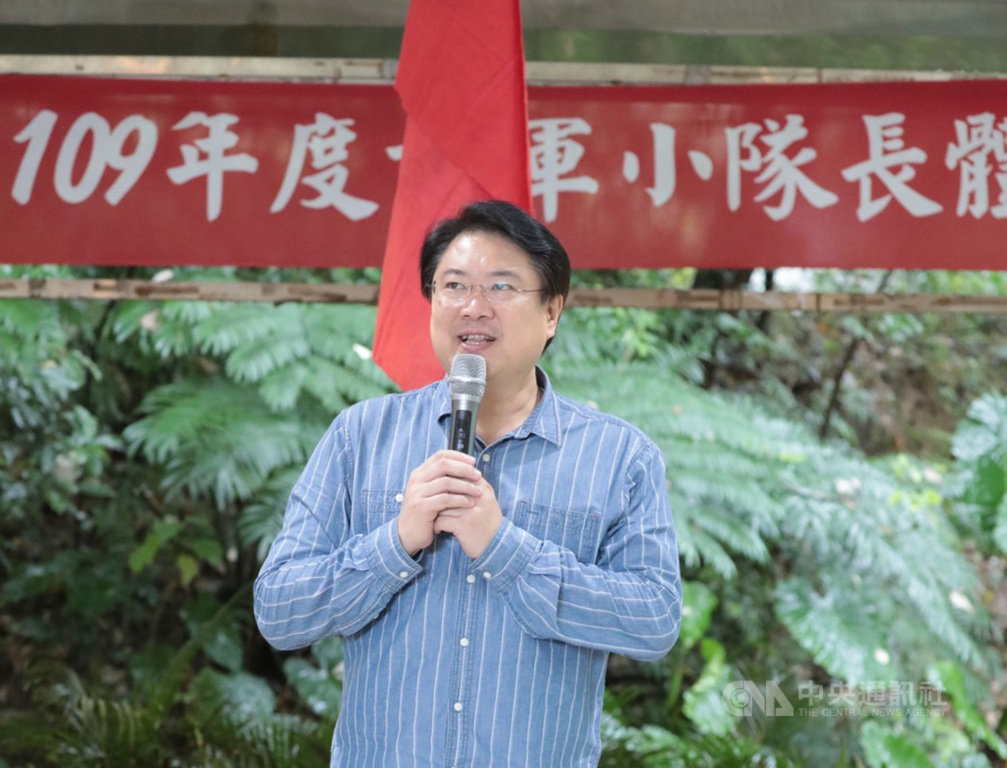 為期3天的基隆市童軍小隊長體驗營21日起在「拉波波村」(童軍暨生態遊學中心)舉行,基隆市長林右昌(圖)期勉大家努力學習,繼續參與全市甚至全國的童軍大露營活動。中央社記者王朝鈺攝 109年10月21日