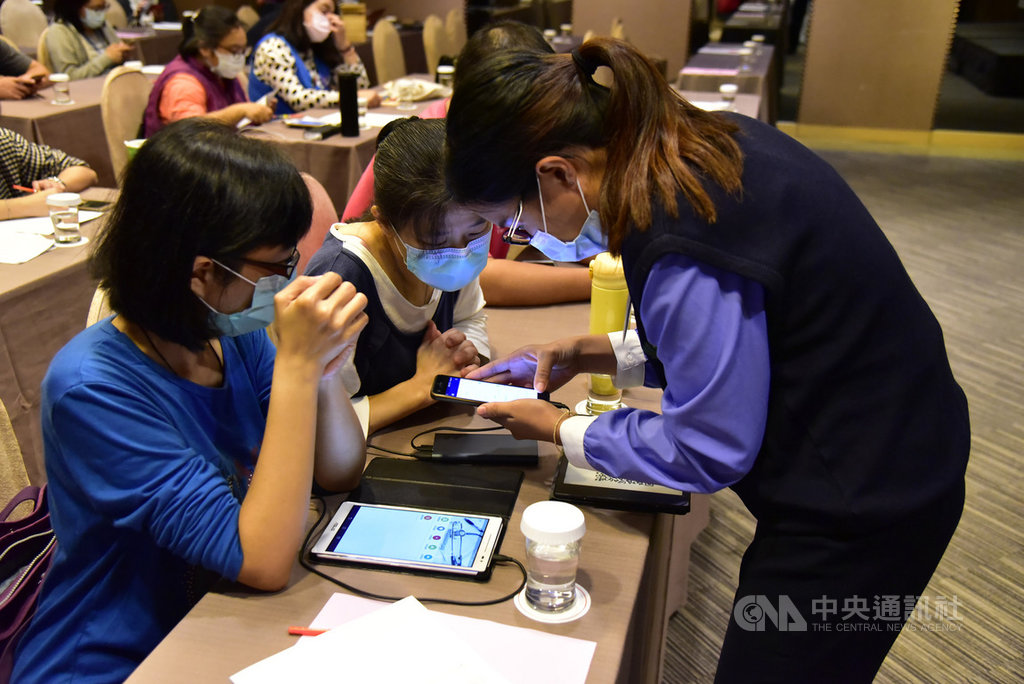 花蓮慈濟醫院研發「出院準備服務APP」,21日邀請縣內17家醫療院所、居家護理機構、長照中心等單位共同登錄、運作,即日起至10月底試用,11月1日正式上路。(花蓮慈濟醫院提供)中央社記者張祈傳真 109年10月21日