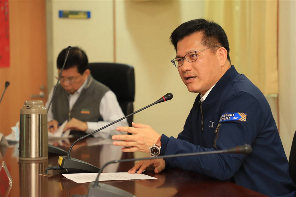 台鐵5月19日在台中成功站附近斷軌44公分,因延誤通報處理,後續仍有列車以高速通過險些釀災,交通部長林佳龍(前)獲知後震怒指示台鐵要全力配合調查,且要提高懲處層級。(中央社檔案照片)