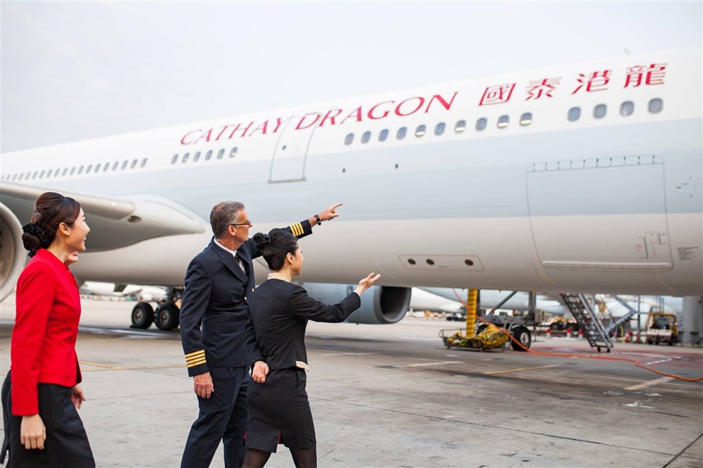 香港國泰航空公司因武漢肺炎衝擊而陷入財困,公司被逼大規模裁員之餘,更宣布中止港龍航空營運。(圖取自facebook.com/cathaydragon)