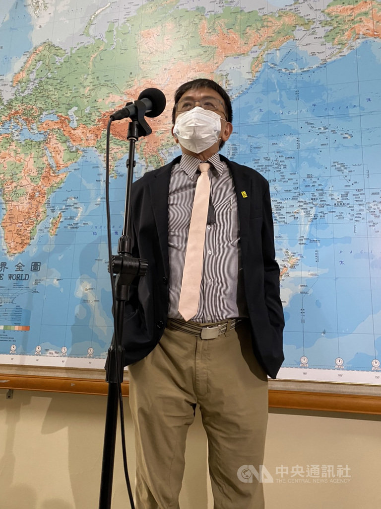 南方澳大橋108年10月坍塌造成重大傷亡,運安會主委楊宏智21日在立法院受訪表示,目前內部報告已完成,但依照程序還有待相關單位回覆是否有意見,預計11月27日前發布最終調查報告。中央社記者余曉涵攝 109年10月21日
