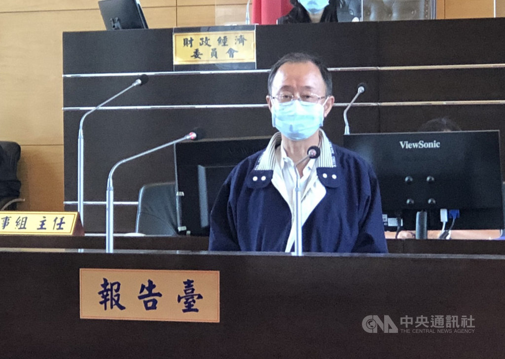 台中果菜運銷股份有限公司總經理翁添滿(圖)遭台中市議員爆料休假報加班費等爭議行為,22日上午已口頭請辭。中央社記者趙麗妍攝 109年10月22日