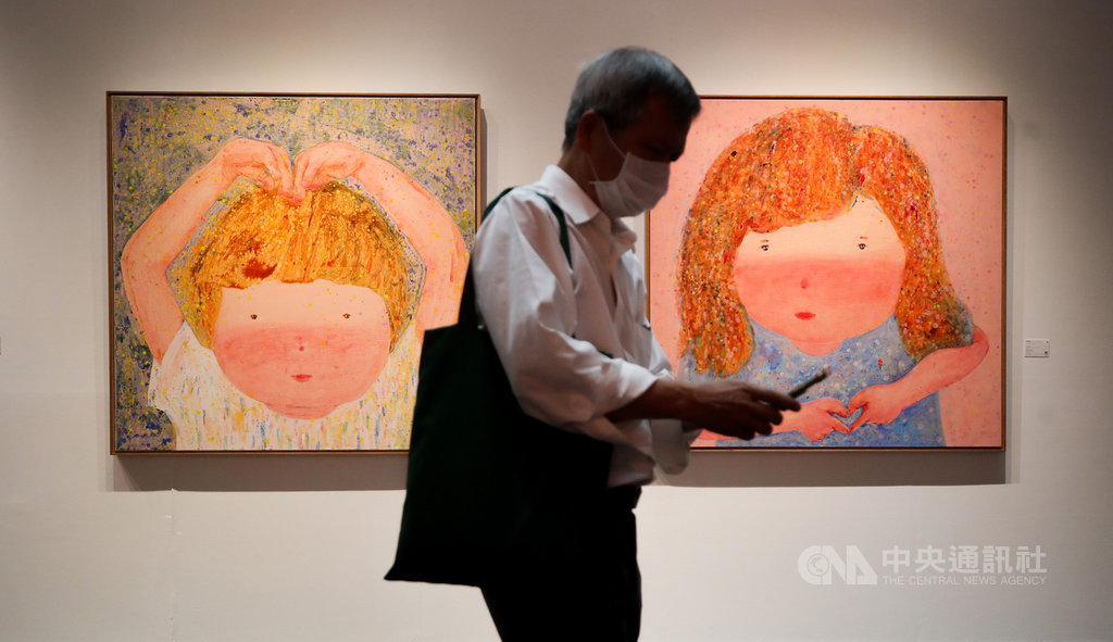 2020 ART TAIPEI台北國際藝術博覽會22日下午在台北世貿一館舉行開幕典禮,今年有77家畫廊共襄盛舉,其中有11家畫廊首度參展。中央社記者張新偉攝 109年10月22日