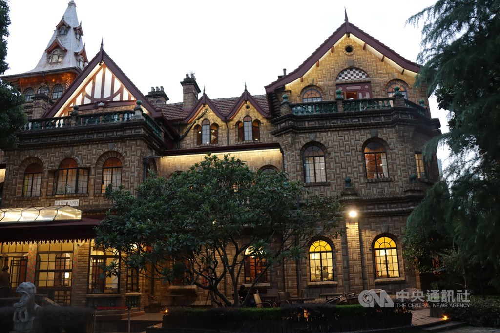 馬勒別墅1936年建成,據北歐風情和多種建築風格,是昔日英籍猶太富商為小女兒所見的宅邸,目前是市民用餐、婚宴的場所,也是旅館。中央社記者張淑伶上海攝 109年10月25日