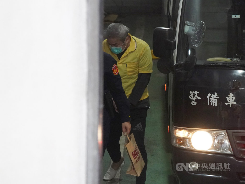 遠東航空公司董事長張綱維(圖)羈押期限29日屆滿,台北地方法院26日提訊開庭,調查有無繼續羈押必要。中央社記者徐肇昌攝 109年10月26日