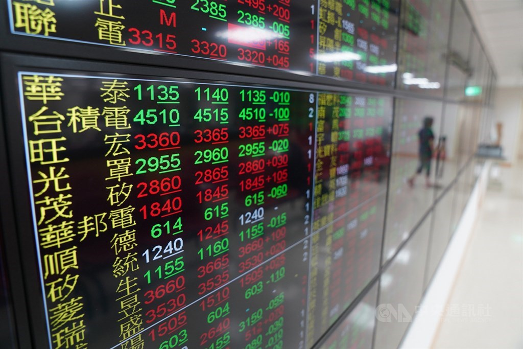盤中零股交易新制實施第2天,成交總金額新台幣5億2840萬8109元,較26日實施首日大增45.49%。台積電成交55萬578股,蟬聯人氣王。(中央社檔案照片)