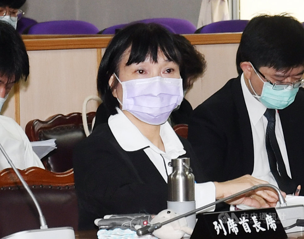 促轉會26日上午赴立法院司法法制委員會專案報告,針對蔣中正銅像等威權象徵處理進度,促轉會主委楊翠(前)表示,扣除國防部、退輔會及教育部,中央行政機關目前已有近7成清除比例。中央社記者施宗暉攝 109年10月26日