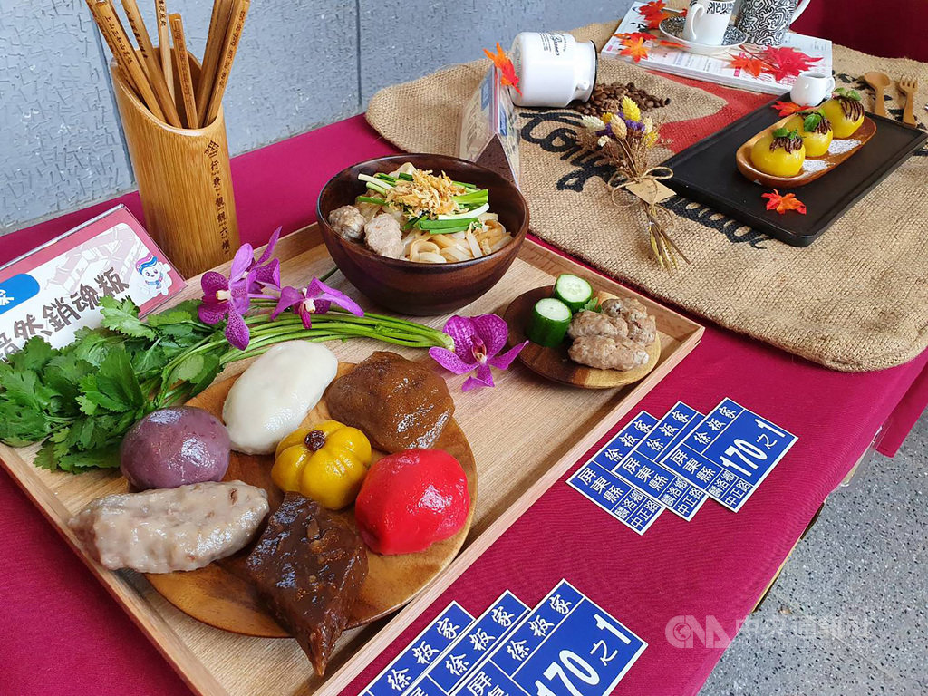 邁入第6年的「屏東粄條文化節-粄食共和國嘉年華」將分別在31日及11月7日登場,屏東縣政府歡迎民眾到屏東暢遊客庄,走讀慢遊吃粄食。中央社記者郭芷瑄攝 109年10月27日