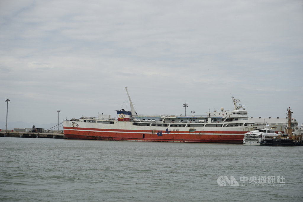 根據連江縣交通旅遊局統計,9月島際交通船人數創新高,南竿島來往莒光鄉一日3班,去年載客1萬2284人,今年為2萬2956人,航班從去年164航次,增加為182航次。 中央社記者邱筠攝 109年10月27日