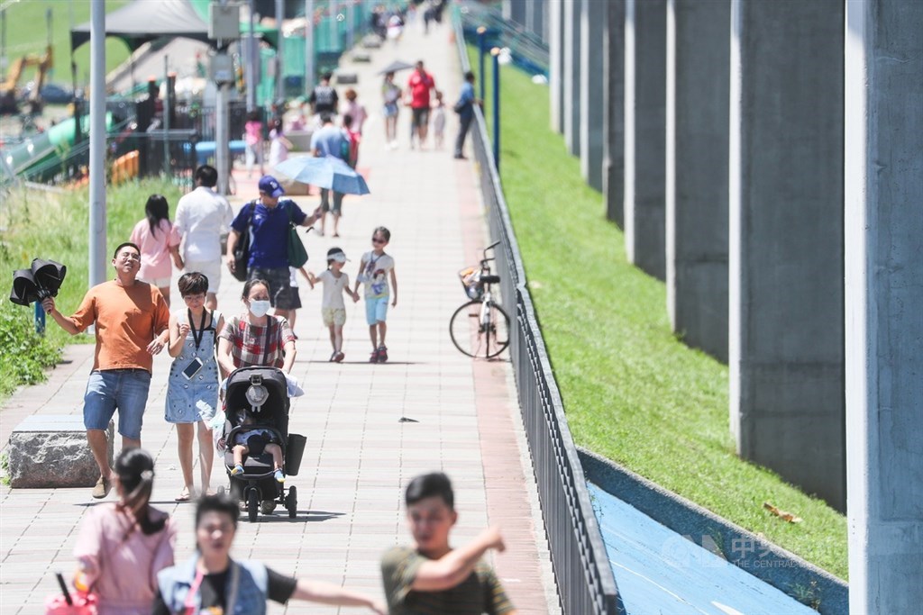 10年1次的人口普查將於11月啟動,主計總處主計長朱澤民強調,普查資料絕對保密,不會作為普查以外的使用,請民眾安心。(示意圖/中央社檔案照片)