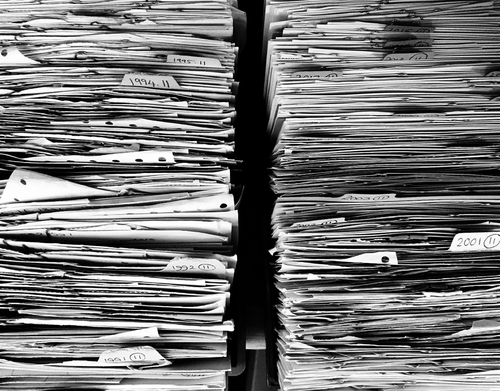 促進轉型正義委員會訂定裁罰基準,促轉條例規定,政黨、附隨組織或黨營機構拒絕將促轉會審定的政治檔案移歸為國家檔案,可處新台幣100萬元以上、500萬元以下罰鍰。(示意圖/圖取自Pixabay圖庫)