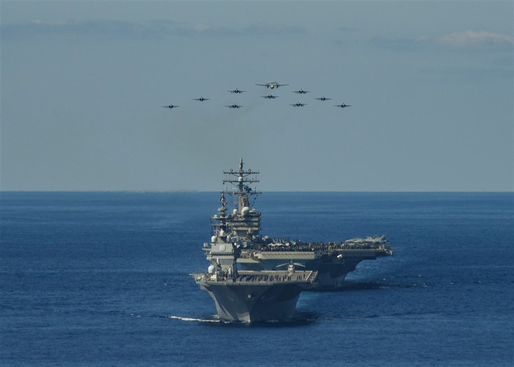 美國26日與日本聯手「銳劍」海陸空軍,在日本本土、沖繩和周邊海域展開為期11天軍事演習。(圖取自facebook.com/ussronaldreagan)