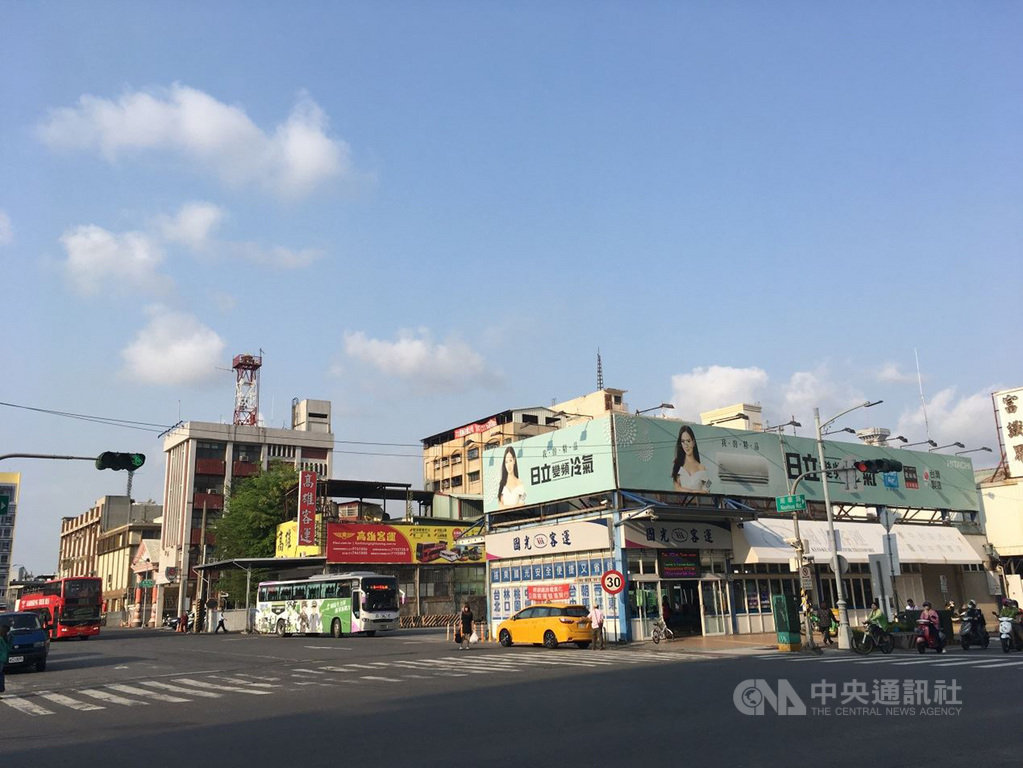 高雄客運基地位在高雄火車站前東側高雄願景館旁,業者將投資配合辦理高雄車站都更案,市府將高雄客運投資計畫納入「高雄都更168專案」的首發。(高市府提供)中央社記者王淑芬傳真 109年10月28日