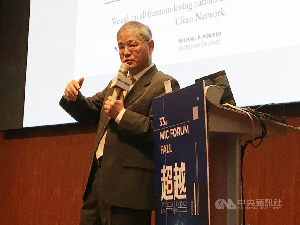 台大經濟系名譽教授陳添枝指出,美中科技戰將持續,讓美中產品供應鏈脫鉤,是美國的戰略目標,台商是執行脫鉤的重要部隊。中央社記者鍾榮峰攝 109年10月28日