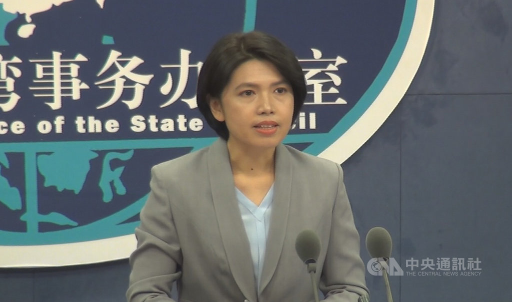 針對美國連續宣布2筆對台軍售案,中國大陸國台辦發言人朱鳳蓮今天聲稱,美國違背「一個中國原則」向「中國台灣地區」出售武器,「向台獨勢力發出錯誤信號」,陸方堅決反對。中央社記者邱國強北京攝 109年10月28日