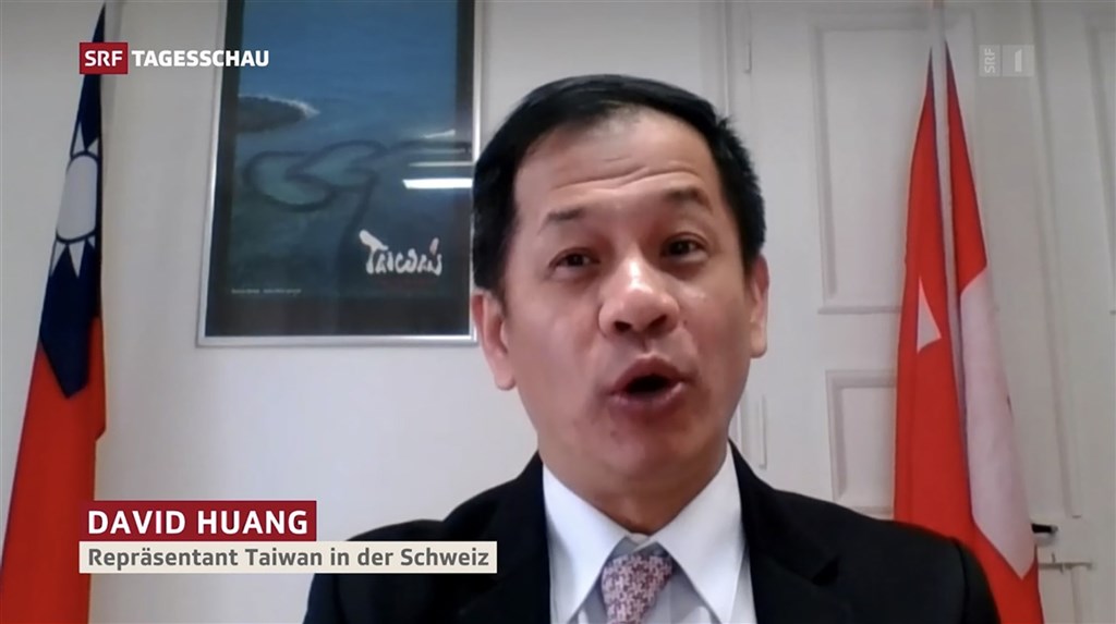 瑞士德語公共電視台(SRF)10月27日探討中國威脅,駐瑞士代表黃偉峰受訪強調,越來越多中國戰機及軍艦繞行台灣,並侵入防空識別區。(駐瑞士代表處提供)中央社記者唐佩君布魯塞爾傳真 109年10月28日