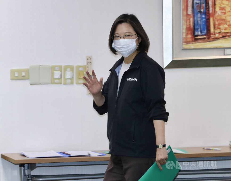 民主進步黨28日下午在中央黨部舉行中常會,身兼黨主席的總統蔡英文出席主持會議。中央社記者張皓安攝 109年10月28日