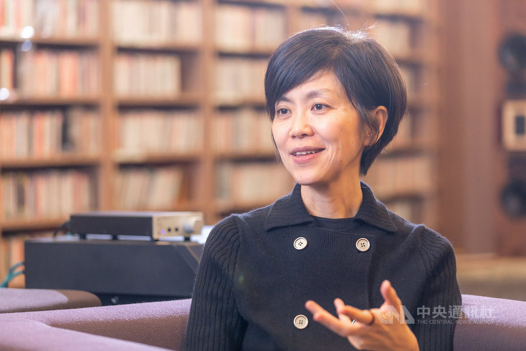 國家兩廳院藝術總監劉怡汝29日表示,兩廳院將設置雲端兩廳院及建構各類新型態展演,由兩廳院負責文化內容,網路建設則會與經濟部共同建置,兩廳院將會做為5G企業專網的文化示範場域,明年第一齣以5G出發的藝術新製作將會跟大家見面。(國家兩廳院提供)中央社記者趙靜瑜傳真 109年10月29日