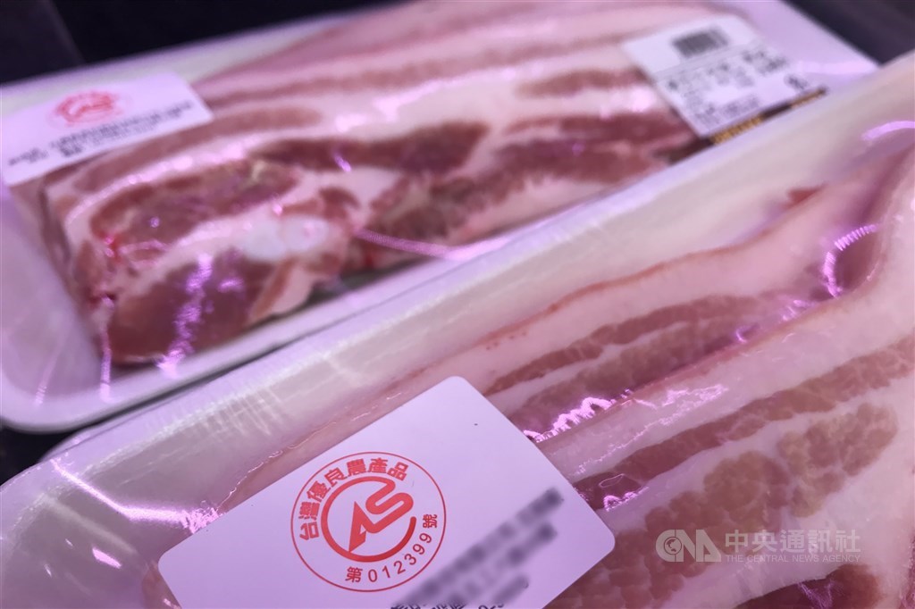 南投縣議會30日通過南投縣食品安全管理自治條例草案,要求縣內販售的豬肉或加工品須為「零檢出」瘦肉精,違者可處新台幣10萬元罰鍰。(中央社檔案照片)