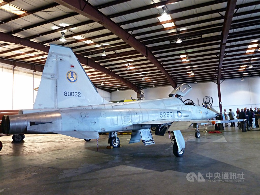 中華民國空軍一架除役的F-5E戰鬥機2013年8月在美國俄勒岡州「經典飛機航空博物館」亮相。(中央社檔案照片)