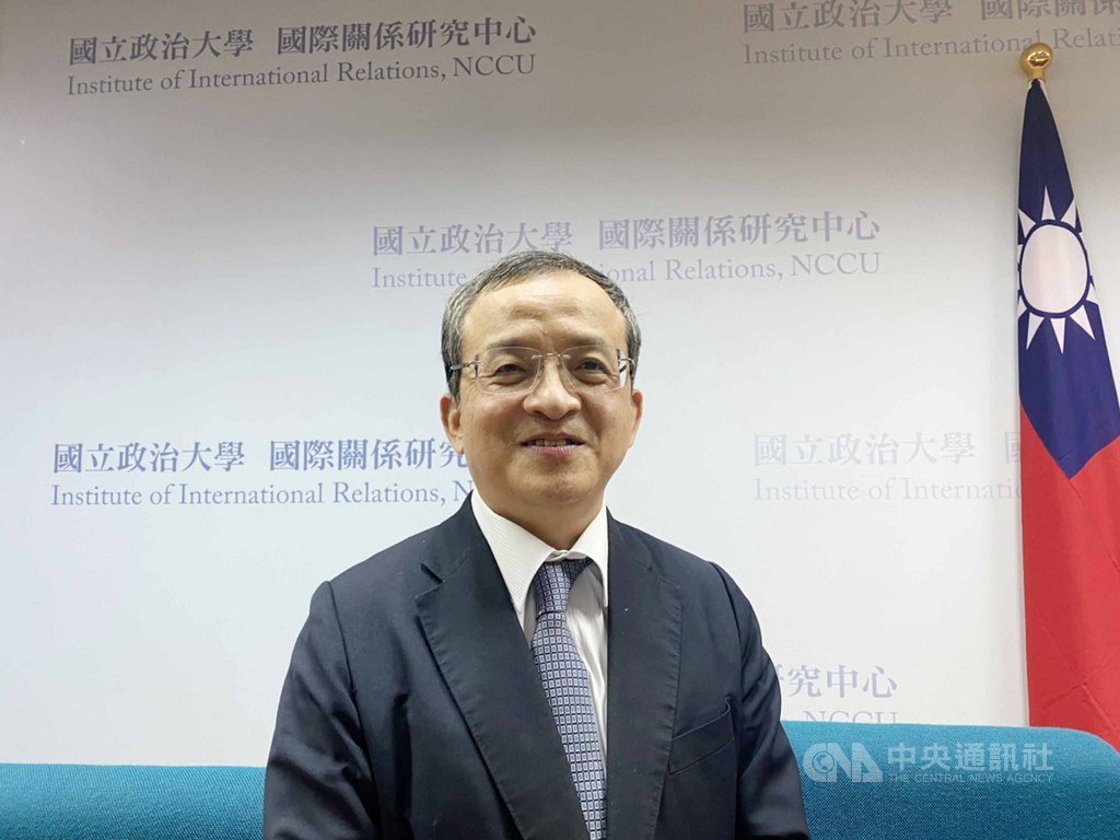 國立政治大學國際關係研究中心30日舉辦「中共十九屆五中全會與新經濟政策研討會」。統一證券首席策略專家呂忠達認為港股在美中脫鉤下,有機會發展成「中華納斯達克」。中央社記者賴言曦攝 109年10月30日