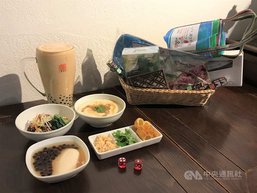 觀光局與日本春水堂合作舉辦「台灣FAIR」活動,提供期間限定的台灣餐飲套餐,期望讓日本人更了解台灣的餐飲文化。中央社記者楊明珠東京攝 109年10月30日