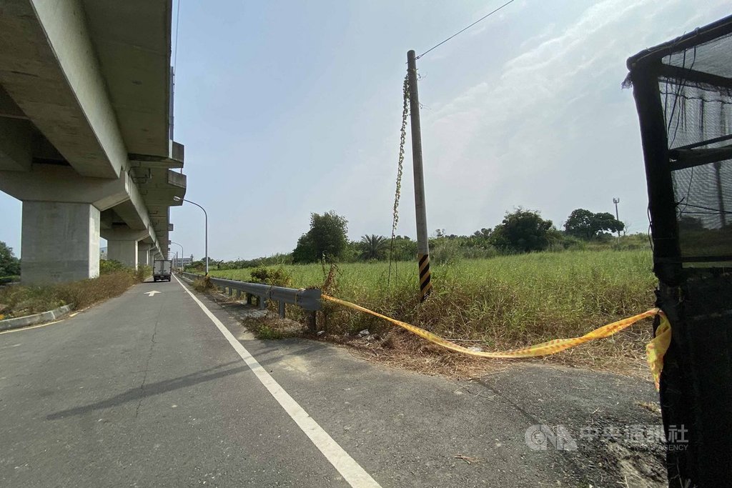 長榮大學馬來西亞籍女學生遭勒斃棄屍,警方初步調查涉案的梁姓男子在學校附近的道路隨機選擇對象,以繩索套頸將女學生拉上車,圖為案發地點。中央社記者楊思瑞攝 109年10月30日