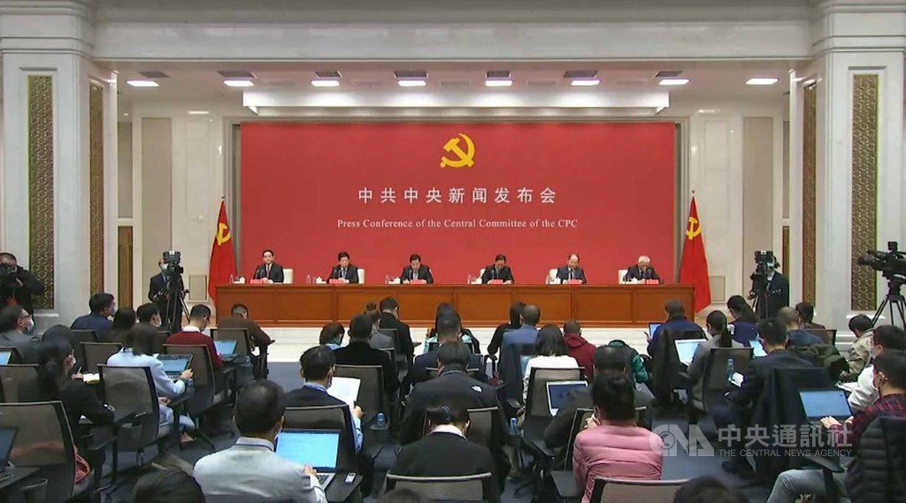 中共19屆五中全會29日閉幕,官方30日首度以「中共中央」的名義舉行記者會,說明五中全會精神。中央社記者邱國強北京攝 109年10月30日