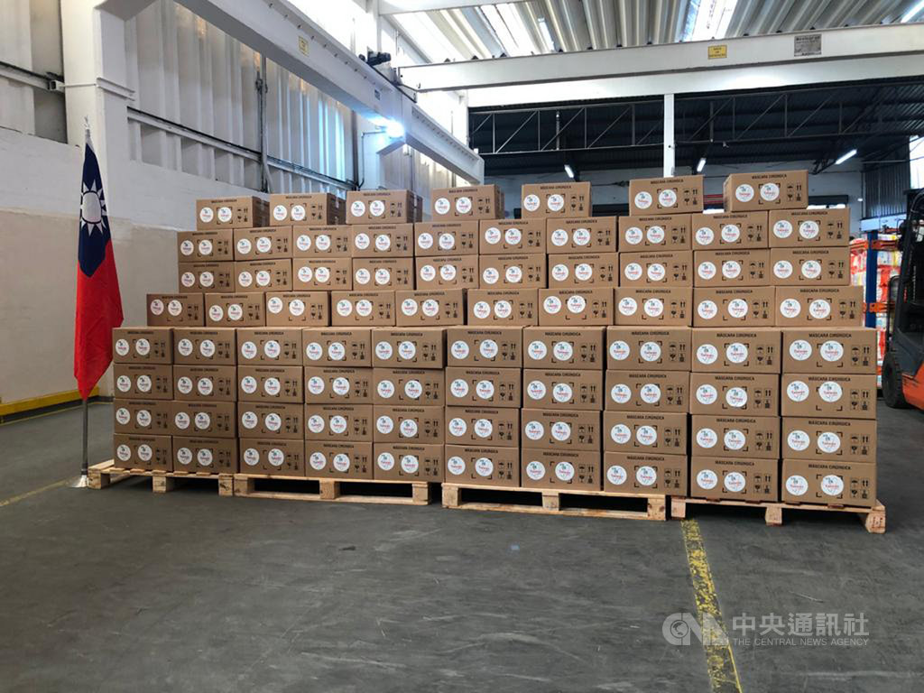 台灣政府捐贈巴西阿瑪帕州醫療口罩。(駐巴西代表處提供)中央社記者唐雅陵聖保羅傳真 109年10月31日