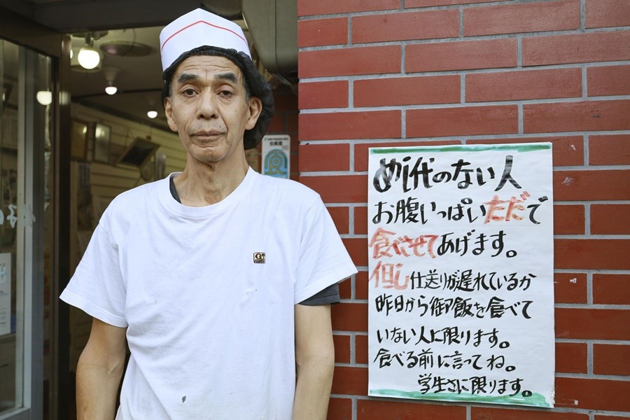 餃子的王將出町店10月31日最後一天營業,店長井上定博(圖)回憶40年過往表示,自己的料理可以讓客人的心也富足,讓他覺得自己作為是對的,也能用愉快心情迎接退休。(共同社)