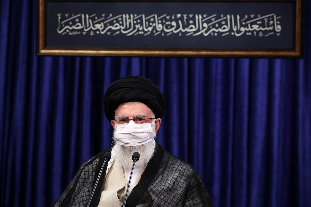 美國總統大選結果目前懸而未決，伊朗最高領導人哈米尼狠酸，並說這場大選暴露出美國民主的真面目。（圖取自twitter.com/khamenei_ir）