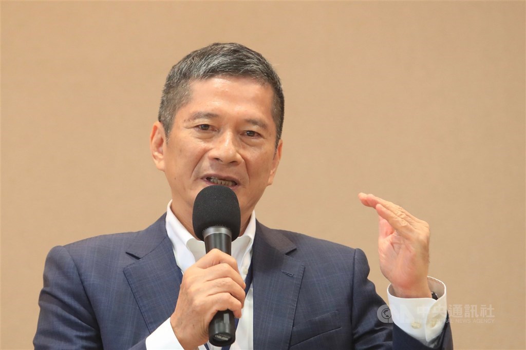 公共電視文化事業基金會9日舉行第7屆公視董監事審查會議,文化部上午召開臨時記者會,文化部長李永得對於國民黨推薦的審查委員請假不出席表示遺憾。中央社記者吳家昇攝 109年11月9日