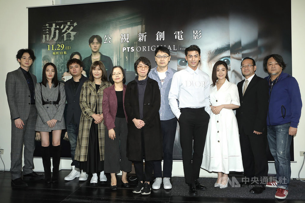 公視新創電影「媽!我阿榮啦」、「訪客」即將上檔,11日舉辦宣傳記者會,邀請兩部作品的劇組、演員等人出席,分享拍攝點滴。(公視提供)中央社記者葉冠吟傳真 109年11月11日