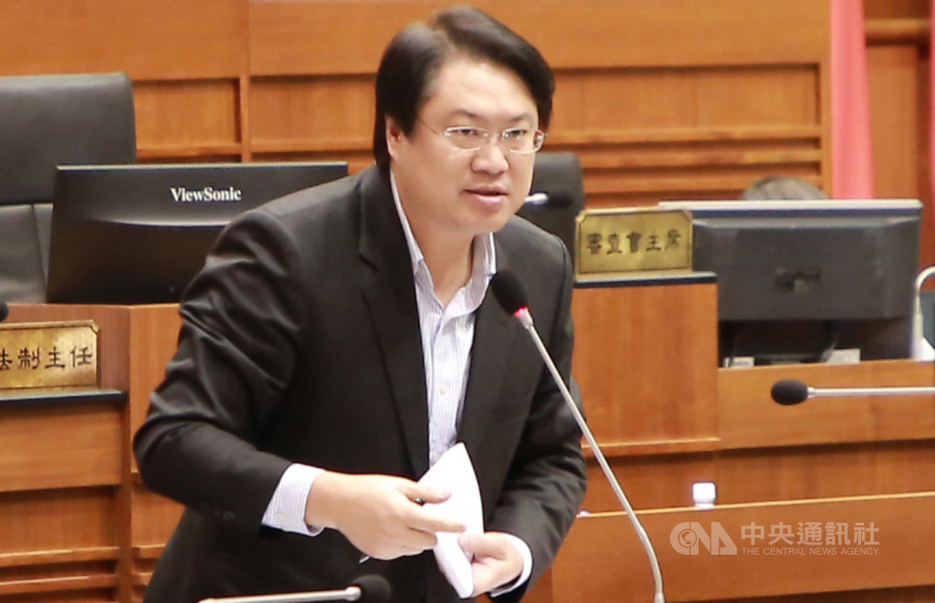 基隆市議會13日進行施政總質詢,基隆市長林右昌答詢時表示:「我們在做的就是為基隆做最好的決定,但是我個人並沒有特別的意願說我要入閣或者我要去選舉。」中央社記者王朝鈺攝 109年11月13日