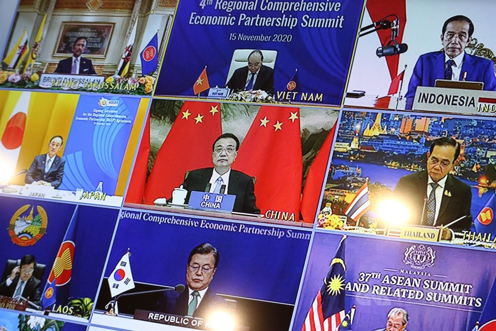 亞太15國15日正式簽署「區域全面經濟夥伴協定」(RCEP),整體關稅廢除率高達91%。中央社記者陳家倫河內攝 109年11月15日