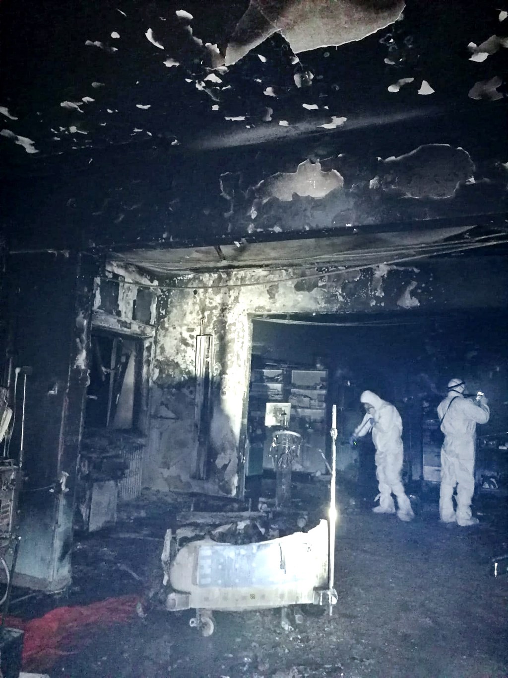 羅馬尼亞北部城鎮皮亞特拉尼亞姆茨一家醫院14日傍晚發生加護病房失火延燒事件，造成10死7命危。（美聯社）