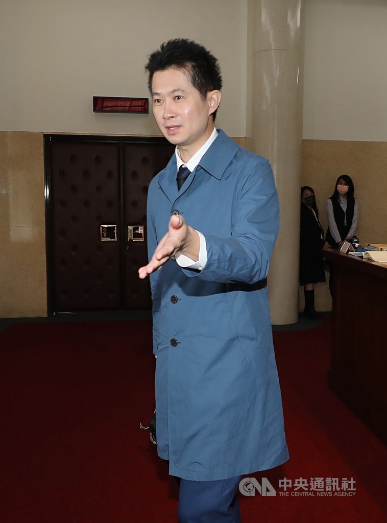 政院發言人丁怡銘牛肉麵失言風波,遭民眾檢舉涉嫌發布假訊息。丁怡銘15日表示,這件事的爭議在於政策說明不夠清楚,造成業者傷害,因此誠心向業者道歉,這並非散播假訊息。(中央社檔案照片)