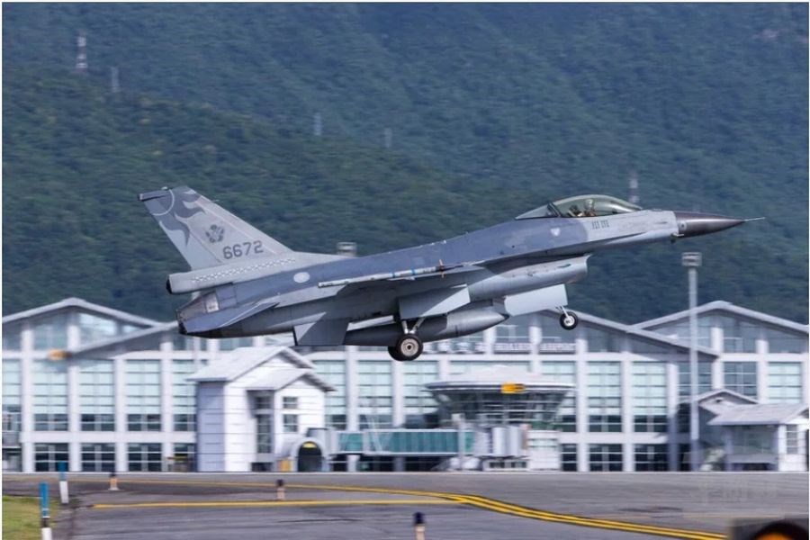 編號6672的F-16戰機17日晚間6時5分自花蓮夜航訓練起飛,但6時7分雷達光點消失在花蓮外海處。(軍聞社提供)