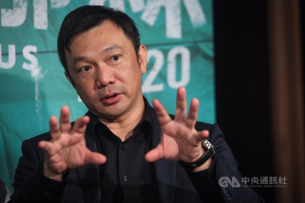 導演黃信堯(圖)接受中央社訪問時,談起與鍾孟宏的多次合作表示,對方總是拿捏好完美距離,在幫助與旁觀之間處理的剛剛好。中央社記者吳家昇攝 109年11月19日