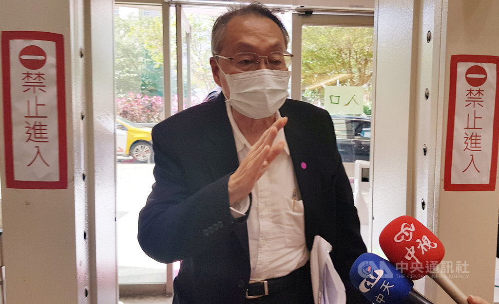 第6屆公視董事會19日召開董事會議,公視董事施振榮出席,預計會中將針對公廣集團前進52頻道一事進行討論,不過施振榮會前未接受採訪。中央社記者鄭景雯攝 109年11月19日
