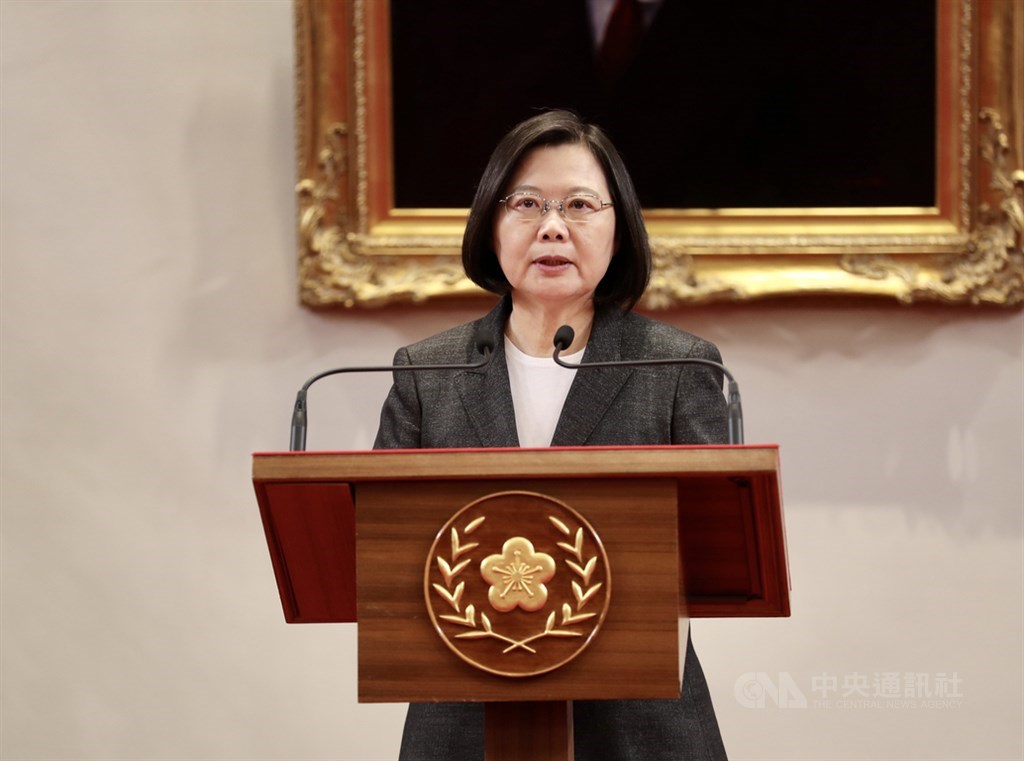 台美經濟繁榮夥伴對話落幕,簽訂為期5年的MOU,總統蔡英文(圖)21日透過臉書感謝台美雙方參與人士的努力。(中央社檔案照片)