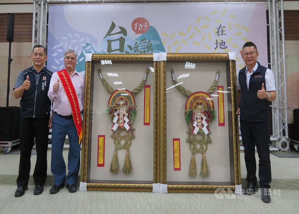 農糧署南區分署20日在高雄區農改場舉辦「109年台灣在地良質米推廣活動」,並表揚今年台灣稻米達人冠軍賽得獎人及輔導單位。(農糧署提供)中央社記者郭芷瑄傳真 109年11月20日