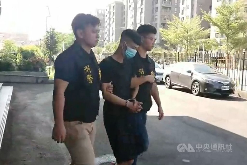 基隆市警察局林姓實習員警13日遭胡姓通緝犯開車衝撞重傷,傷勢已穩定。專案小組連日偵辦,20日上午於台中市查緝胡嫌到案,將帶回基隆詢問後送辦。(警方提供)中央社記者沈如峰宜蘭縣傳真 109年11月20日