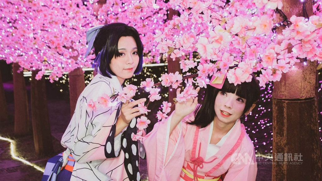 屏東四重溪溫泉季今年除了浪漫燈海外,特別搭上最近熱門的動漫話題舉辦第1屆Cosplay大賽,來自全國的47組Coser將在21日決賽。(屏東縣政府提供)中央社記者郭芷瑄傳真 109年11月20日